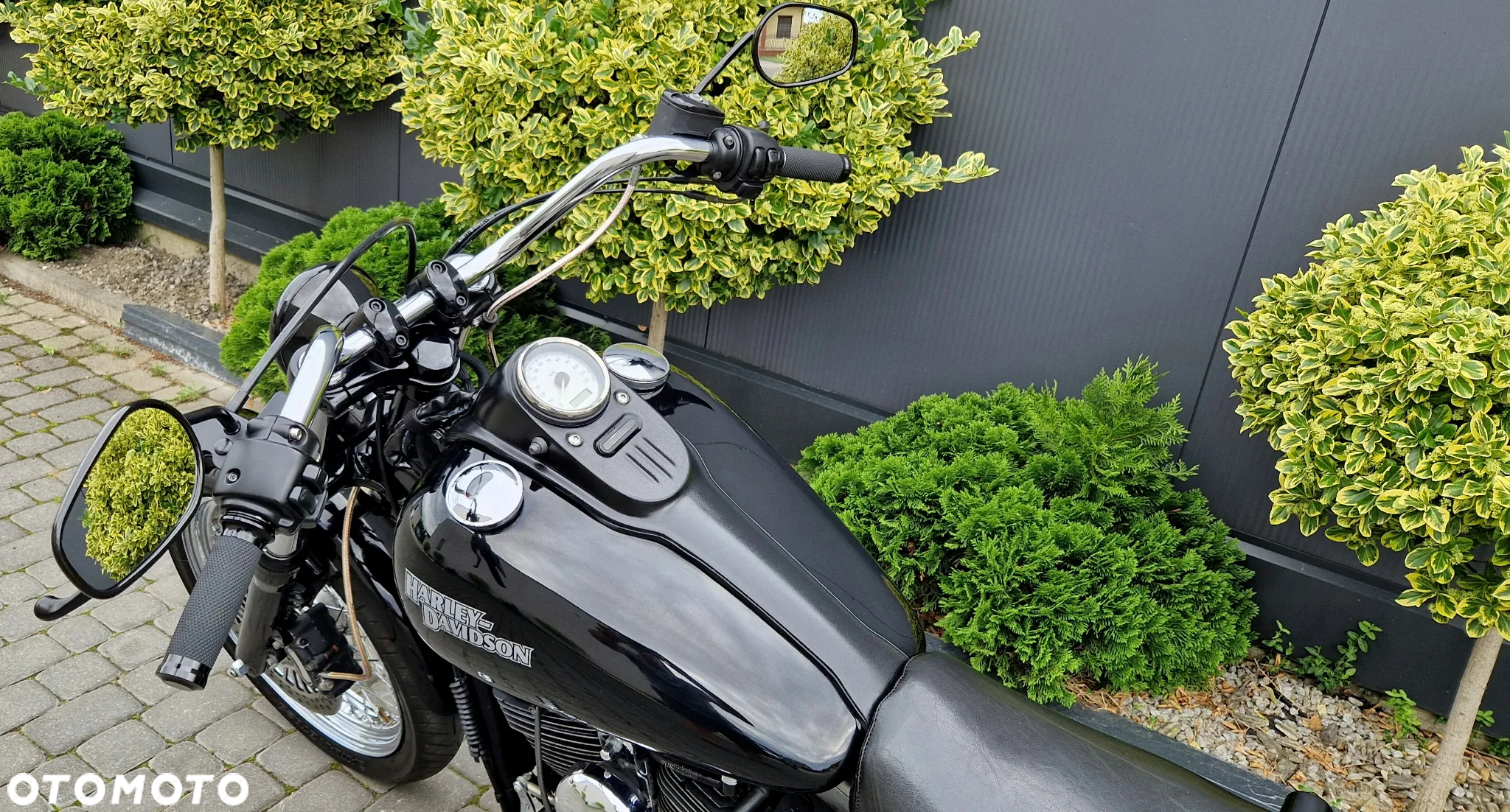 Harley-Davidson Dyna Street Bob - 11