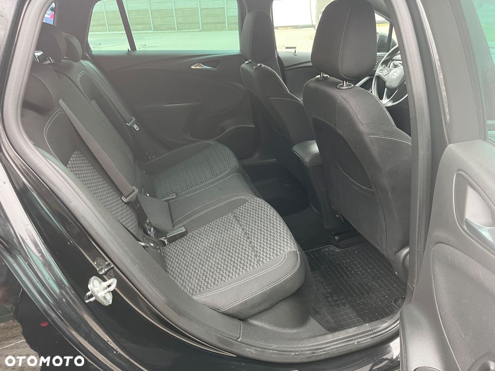 Opel Astra 1.6 Turbo Start/Stop Dynamic - 11