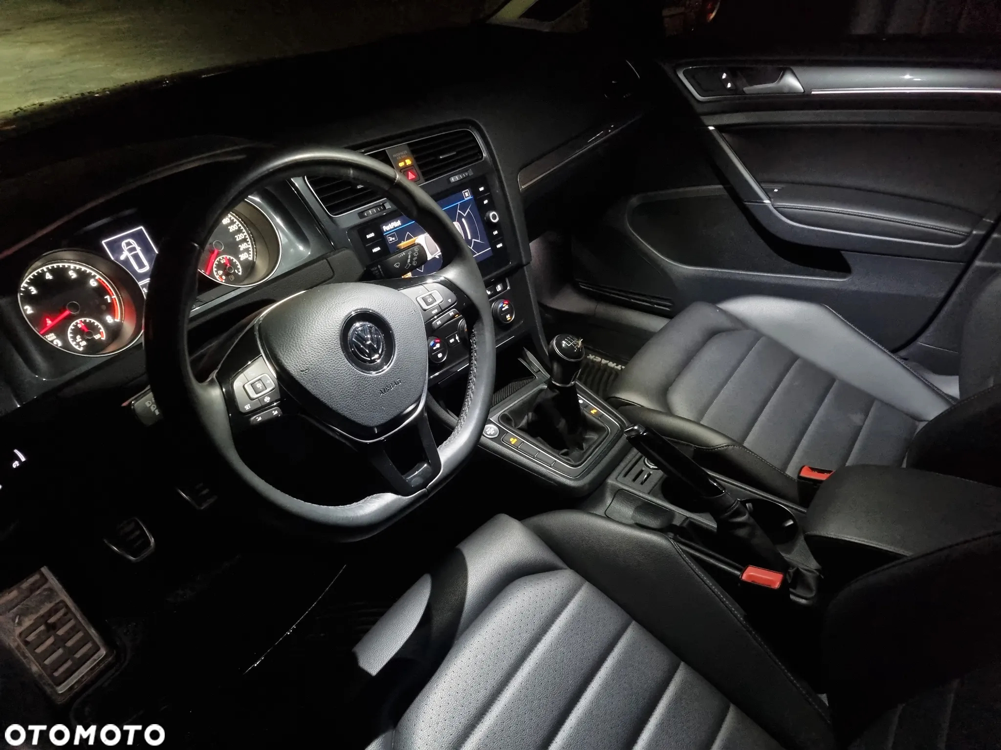 Volkswagen Golf - 21