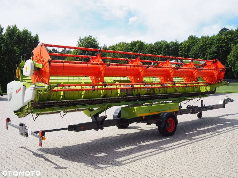 Claas Lexion 670 MONTANA + V770 - 16