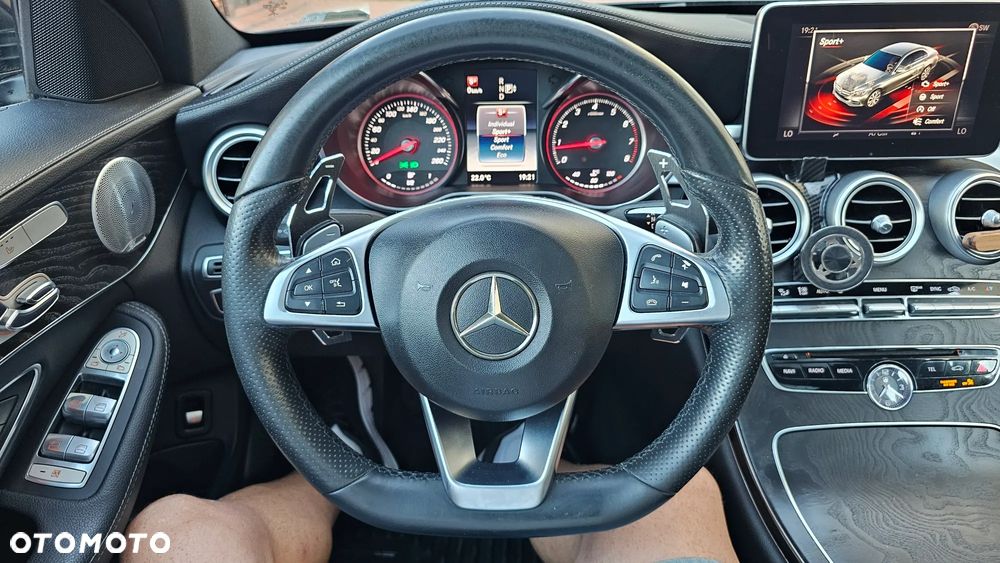 Mercedes-Benz Klasa C 300 7G-TRONIC - 36