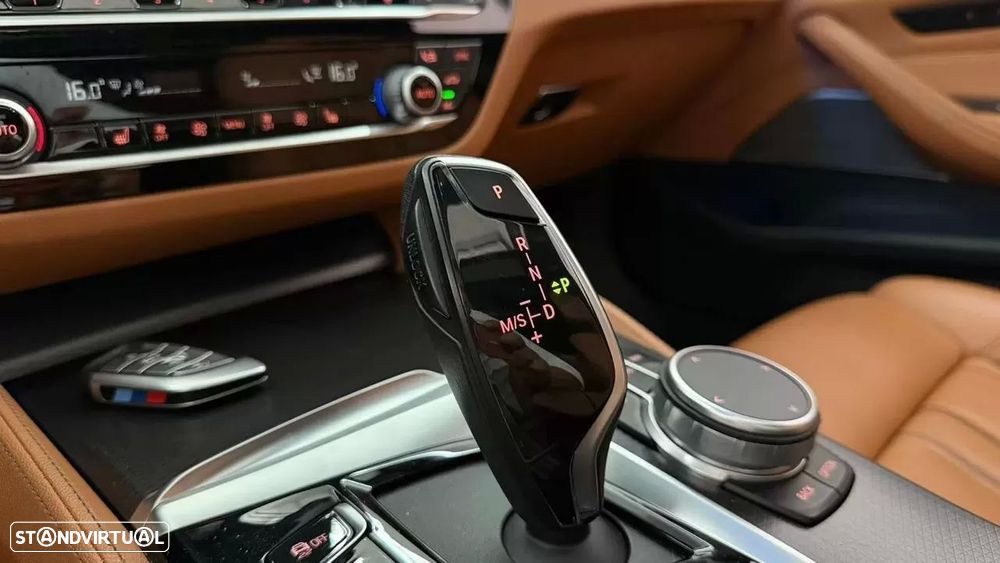 BMW 530 e Pack Desportivo M - 40