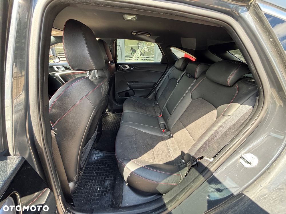 Kia ProCeed 1.6 T-GDI GT DCT - 11