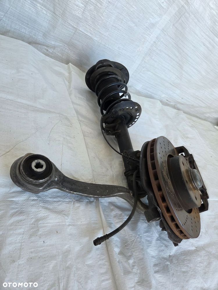 MCPHERSON ZWROTNICA PRAWA MERCEDES W212 LIFT 2.2CDI A2123201238 - 2