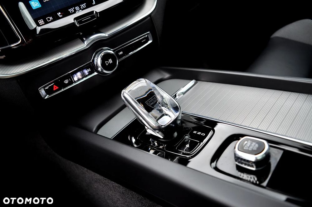 Volvo XC 60 B4 B Plus Dark - 31