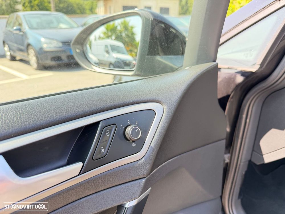 VW Golf Variant 1.6 TDi Confortline DSG - 31