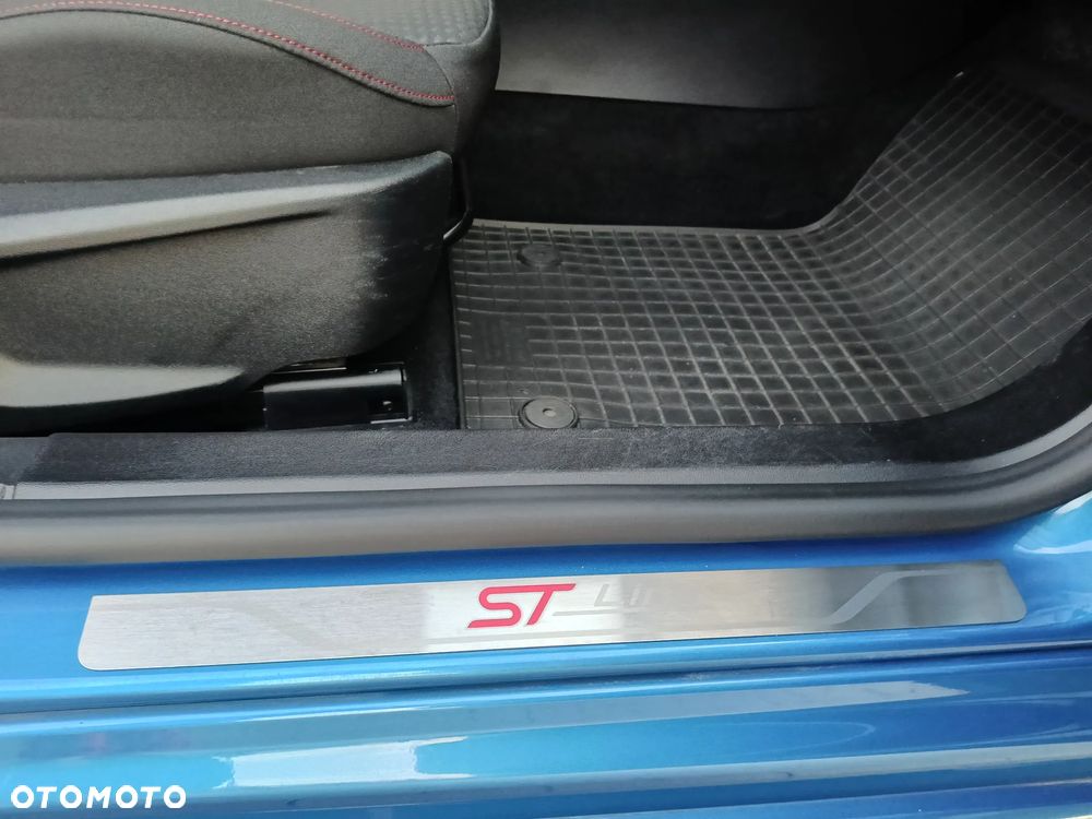 Ford Focus 1.0 EcoBoost mHEV ST-Line - 17