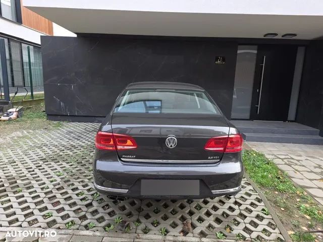 Volkswagen Passat - 4