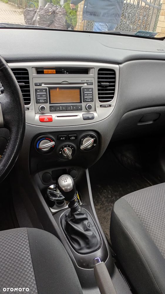 Kia Rio 1.4 Family - 13