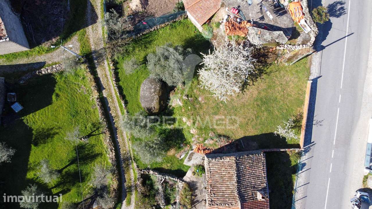 Terreno com viabilidade de construção - Grande imagem: 2/8