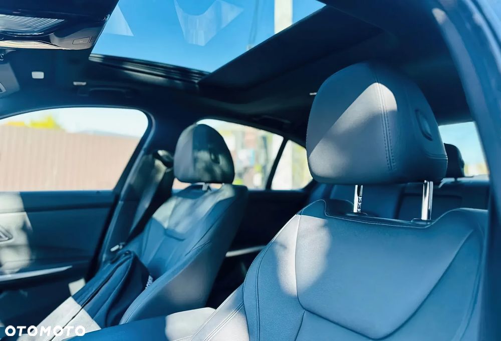 BMW Seria 3 330i M Sport - 15