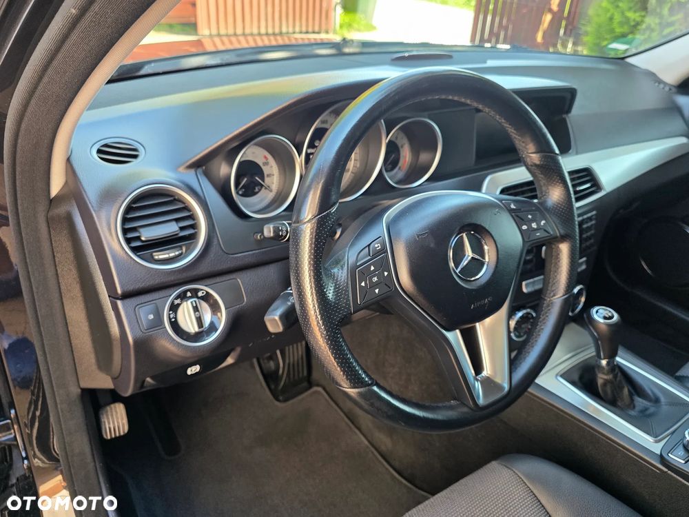 Mercedes-Benz Klasa C 180 BlueEFFICIENCY Avantgarde - 27