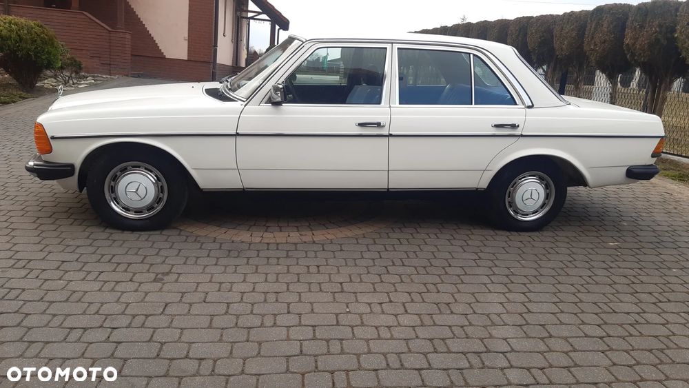 Mercedes-Benz W123 - 20