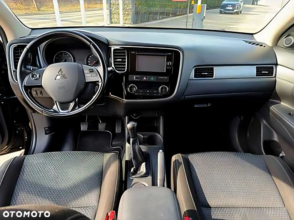 Mitsubishi Outlander 2.0 Invite + 2WD - 13