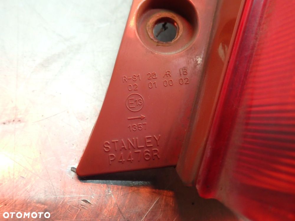 LAMPA PRAWA TYLNA SUZUKI SWIFT IV - 8