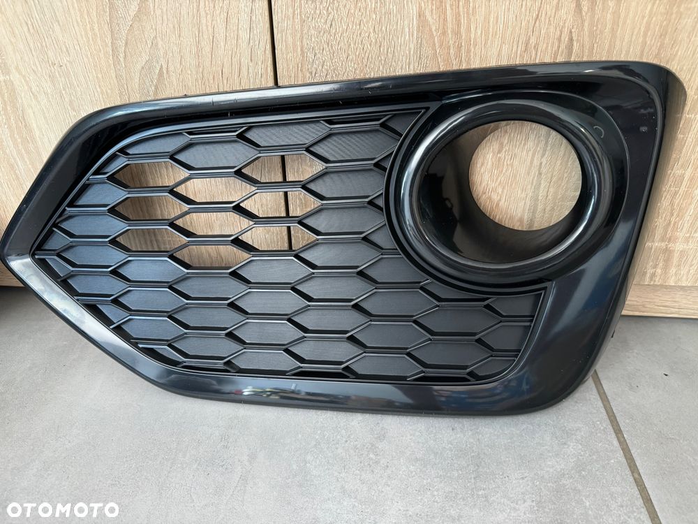 Honda Civic X kratka atrapa zderzaka przód - 4
