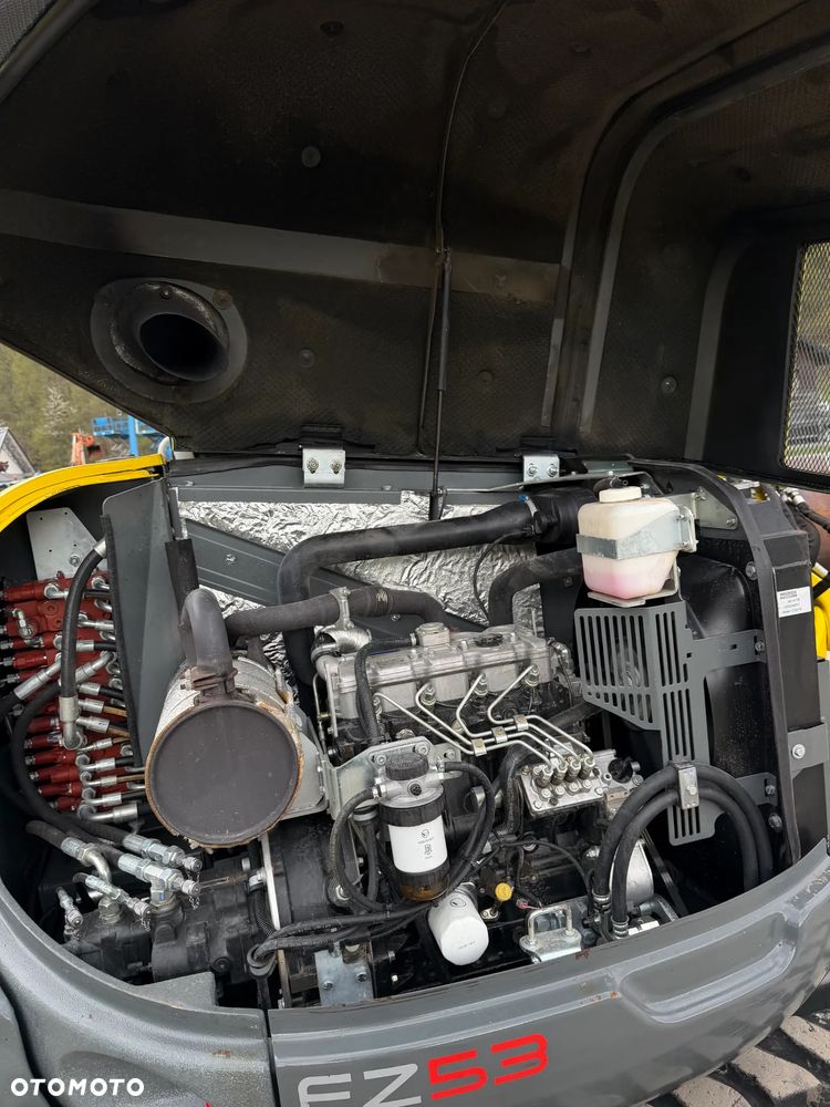 Wacker Neuson EZ53 Koparka Gąsienicowa 5,5 Tony. 2020 rok. 1772 mtg. Jak Nówka z salonu! ani deka luzów czy wycieków! Pochodzi z Gospodarstwa Norweskiego! Aktualne serwisy DEKRA BMWT 2027r. 2 łyżki. Silnik PERKINS 4 cyl. 52km. Maszyna Full wypasiona! Bogata wersja Norweska! Klima. Szybkozłącze Hydrauliczne. OKAZJA. Pełny Oryginał historia do sprawdzenia w Wacker autoryzowany! 4 sekcje Hydrauliczne. Po serwisach eksploatacyjnych. Ani Deka luzów i wycieków - 10