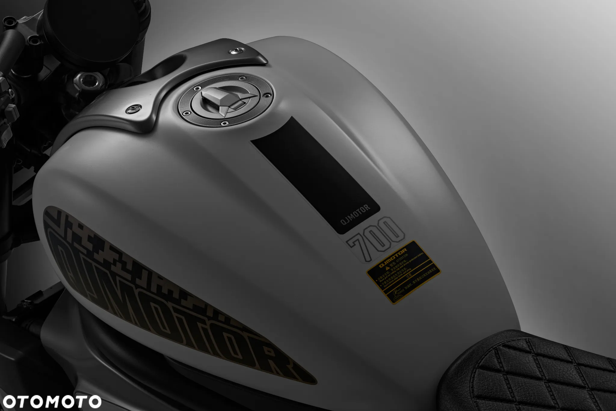 QJMOTOR SRV 700 - 8