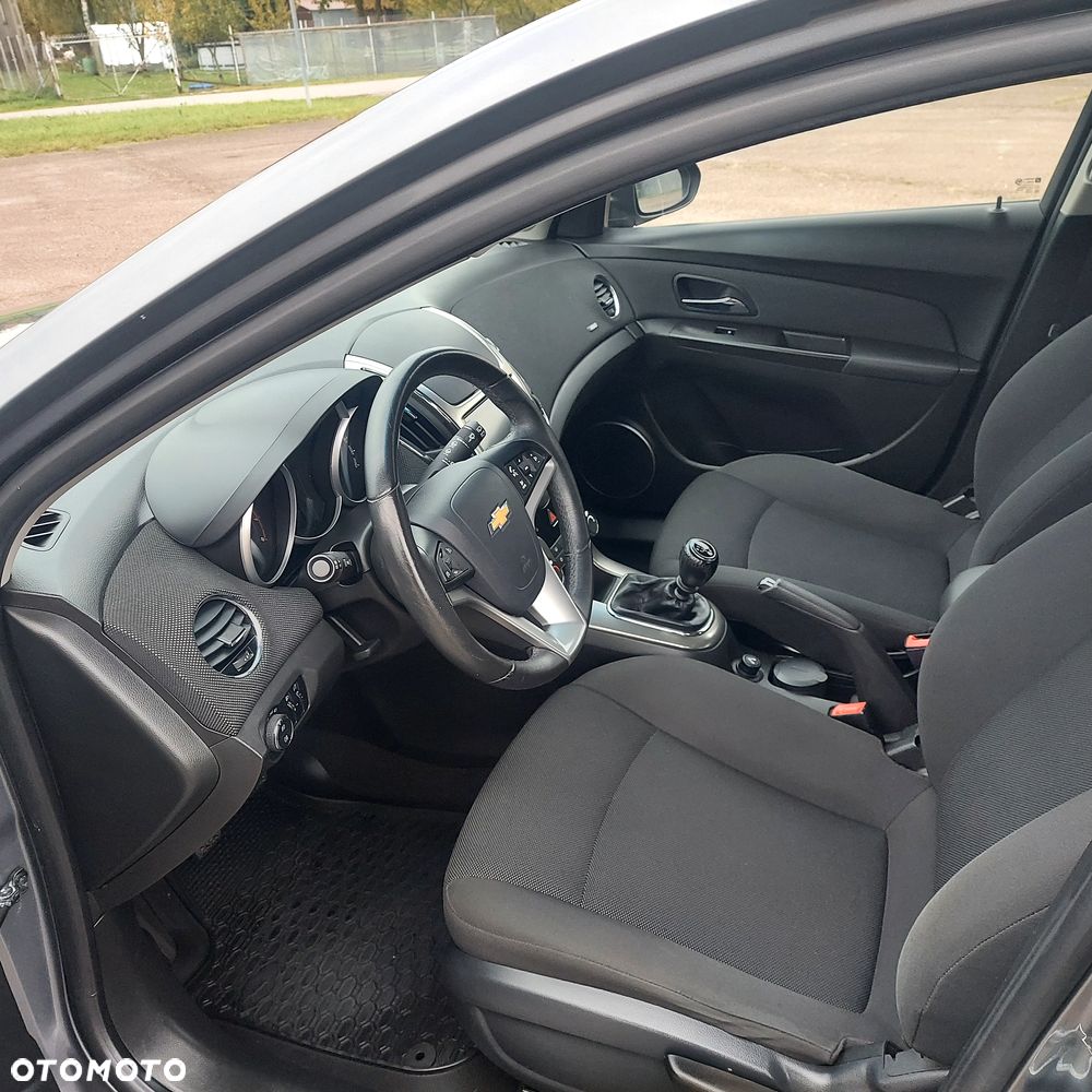Chevrolet Cruze 1.6 LT+ - 9
