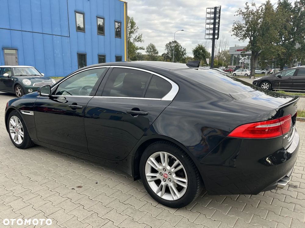 Jaguar XE 2.0 D Prestige - 6