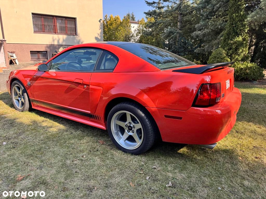 Ford Mustang - 4