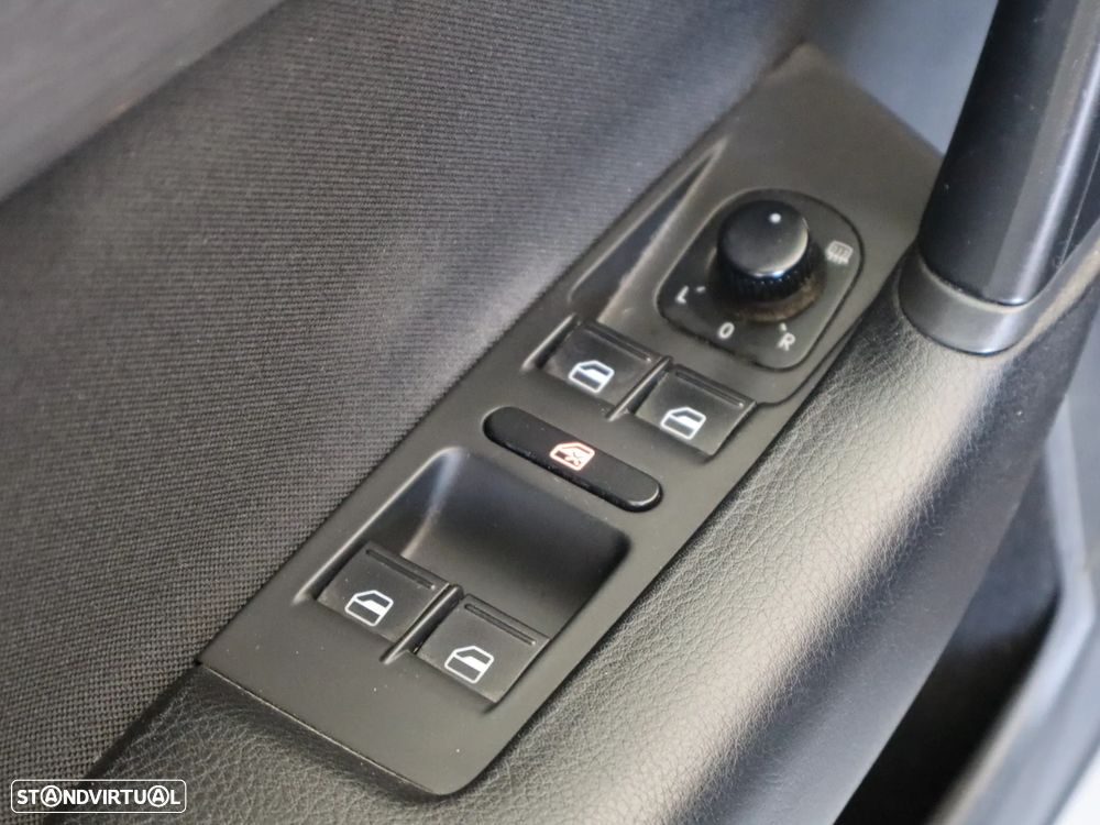 VW Passat Variant 1.6 TDI BlueMotion Comfortline - 19