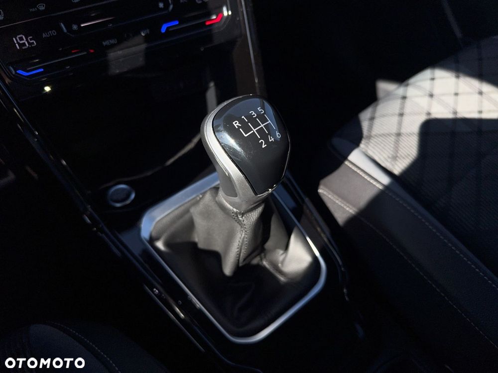 Volkswagen T-Roc - 24