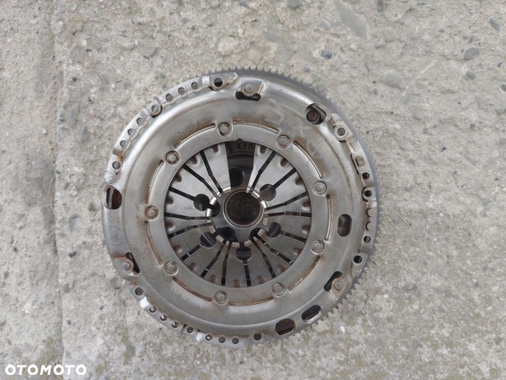 KOŁO DWUMASOWE 1.9 TDI 105KM VW GOLF V PASSAT B6 TOURAN - 1