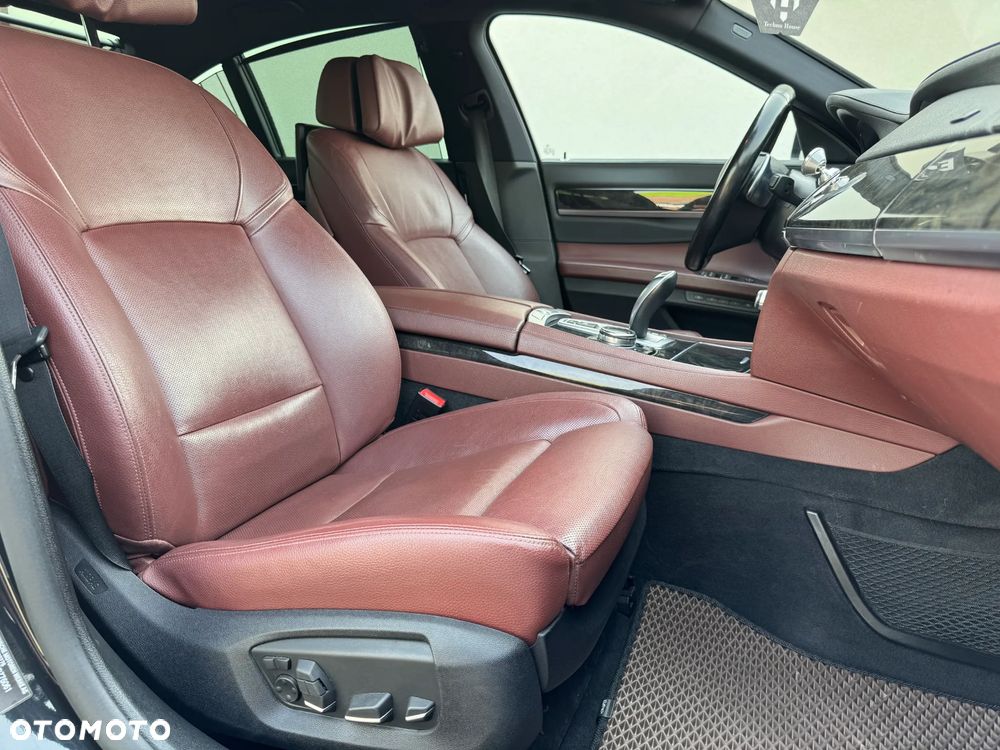 BMW Seria 7 730d xDrive - 32