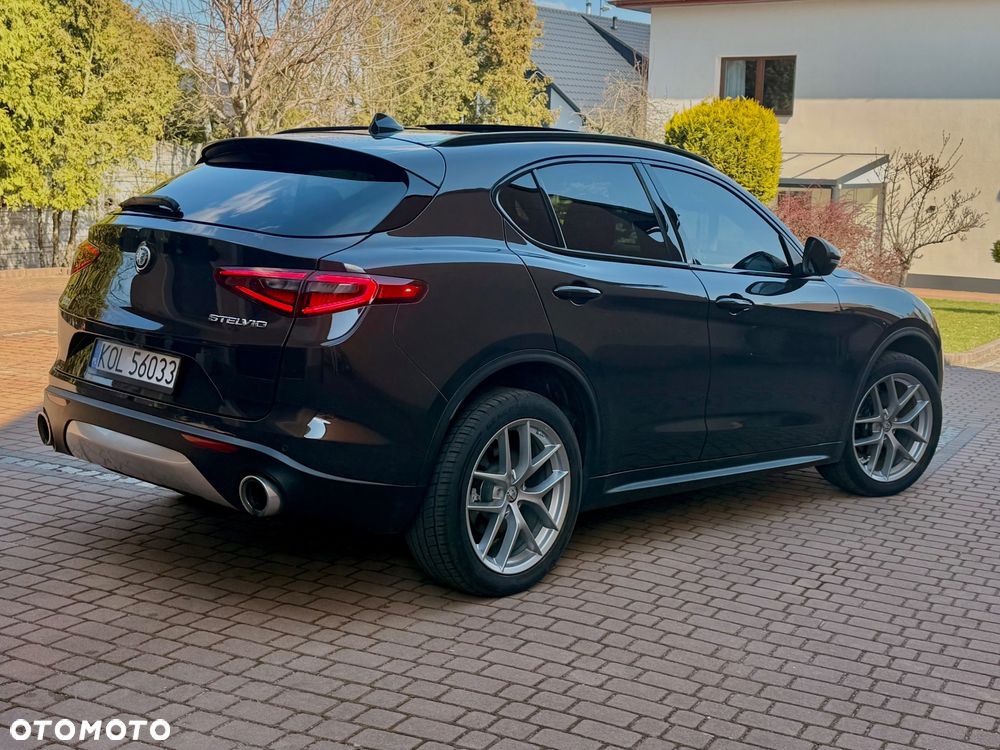 Alfa Romeo Stelvio 2.0 Turbo 16V AT8-Q4 Ti - 8