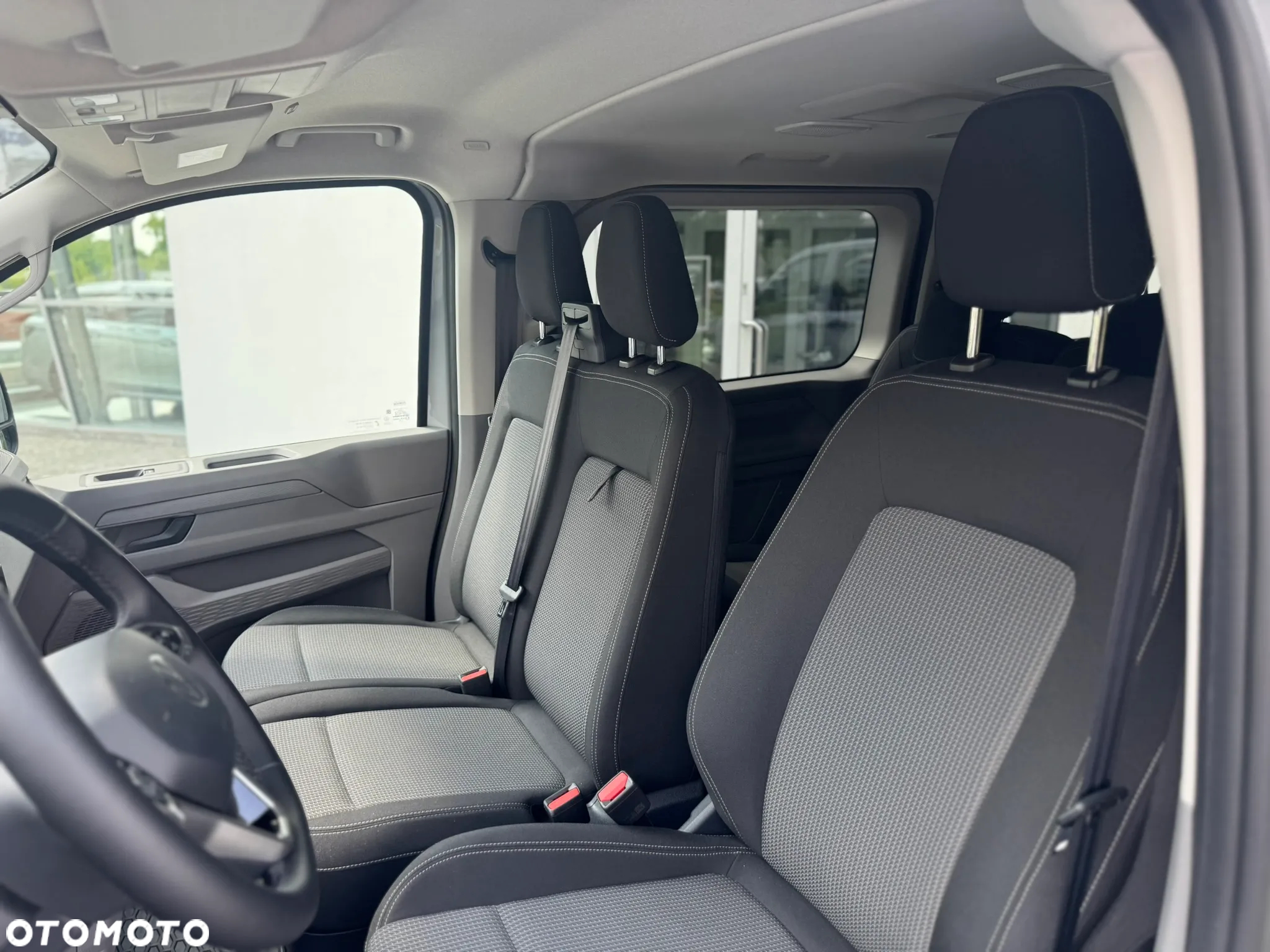 Volkswagen Caravelle - 12