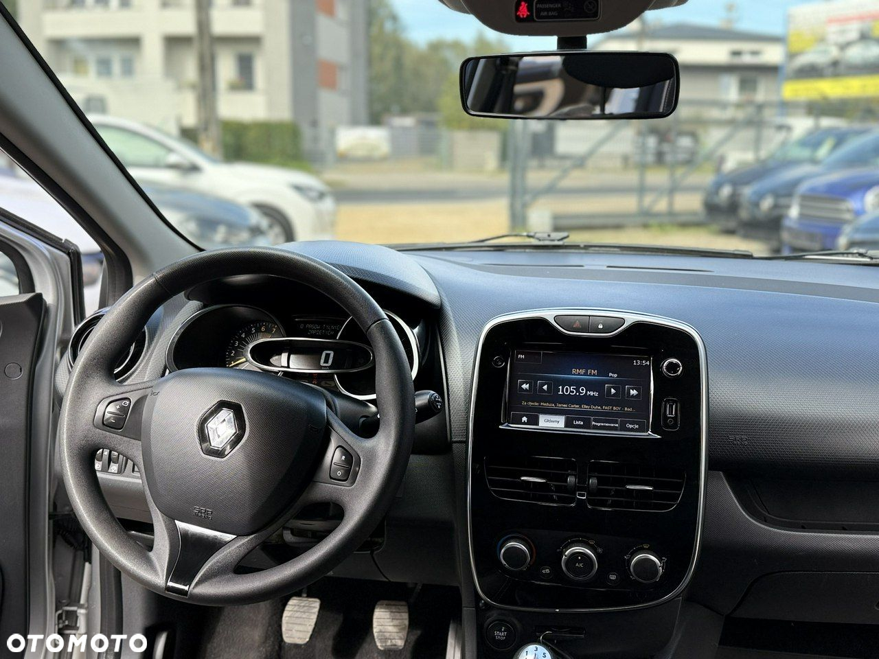 Renault Clio - 25