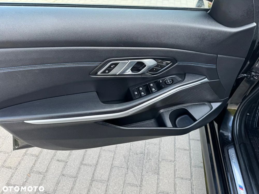 BMW Seria 3 318d Edition M Sport Shadow - 36
