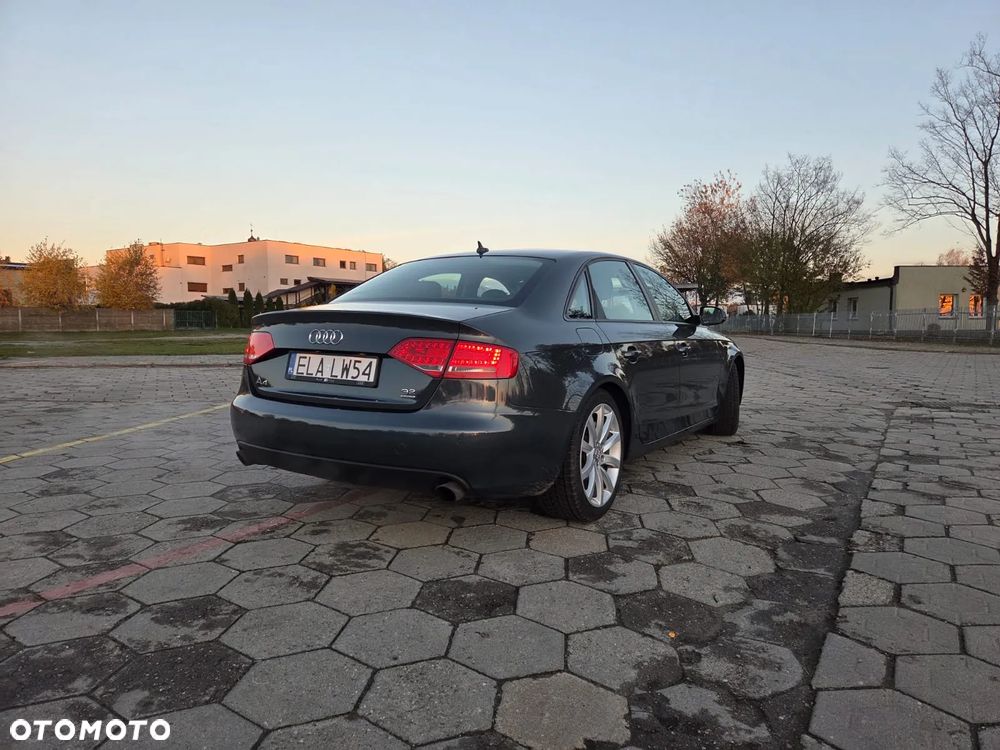 Audi A4 Limousine - 17