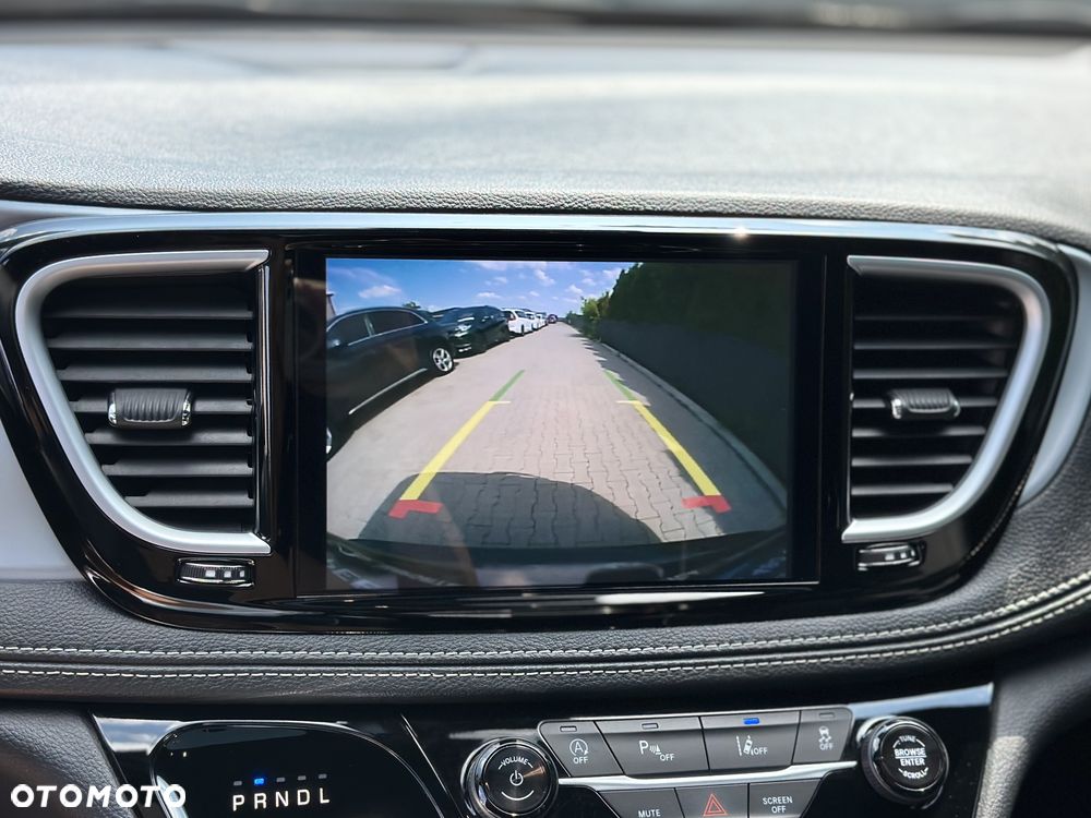 Chrysler Pacifica - 19
