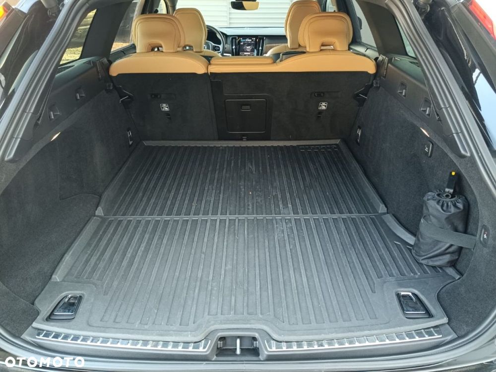 Volvo V90 Cross Country - 35