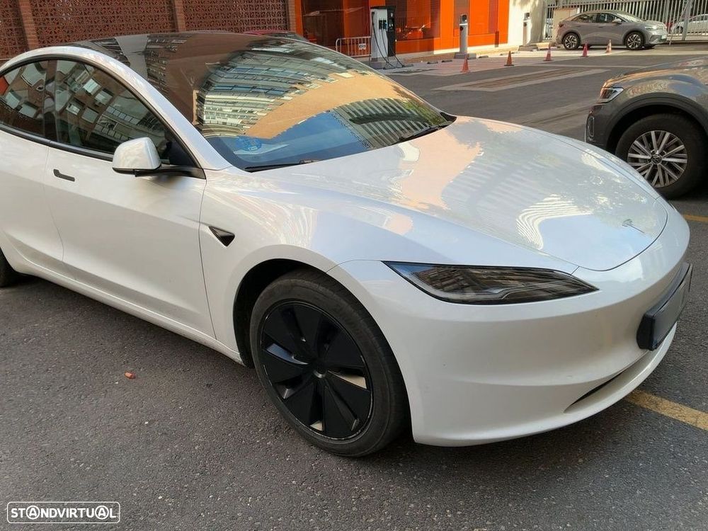 Tesla Model 3 RWD — fotografia 2
