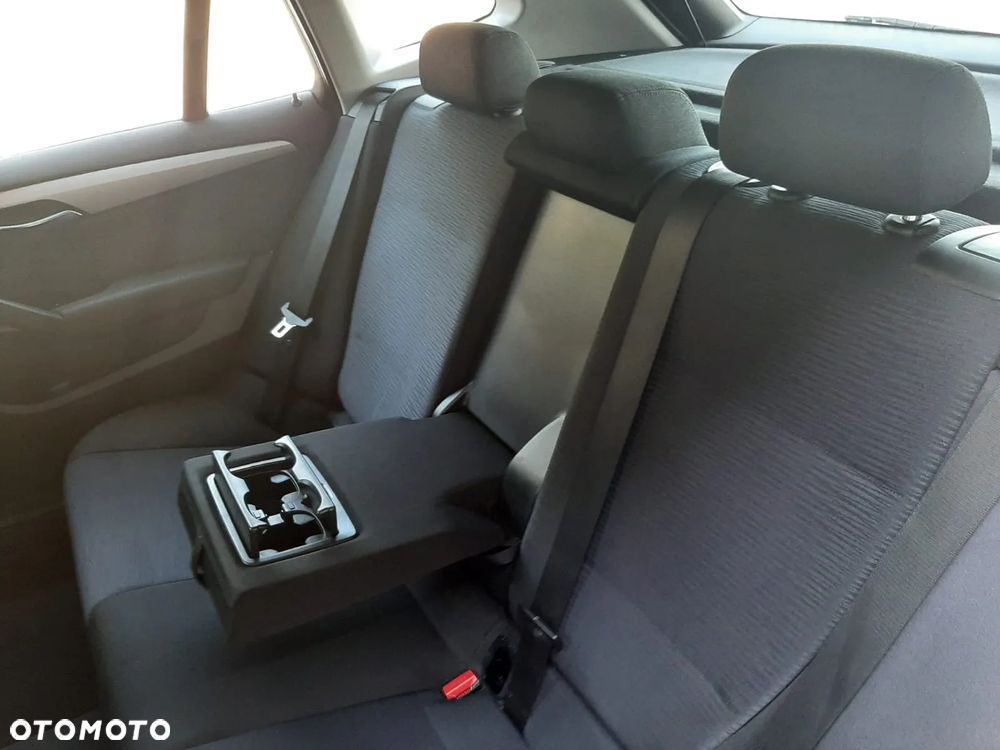 BMW X1 sDrive18d xLine - 33