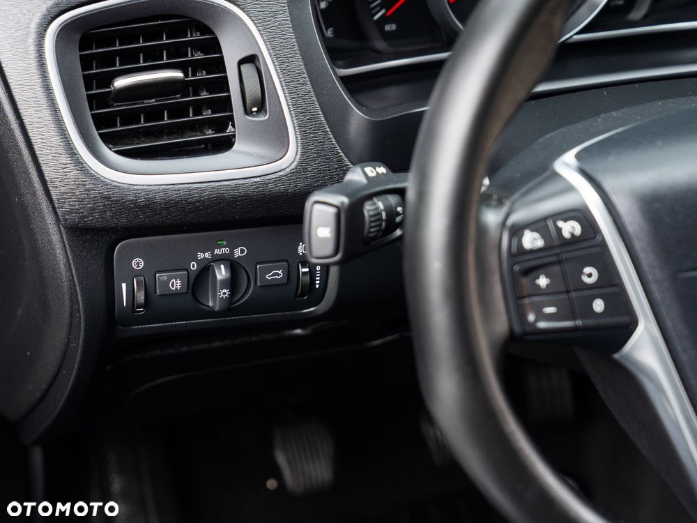 Volvo V40 D2 - 37
