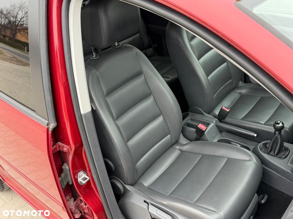 Volkswagen Touran - 17