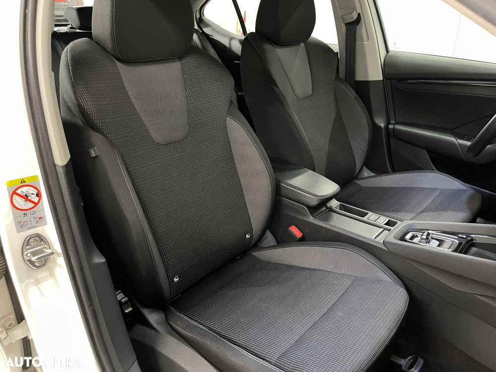 Skoda Octavia 2.0 TDI DSG Ambition - 10