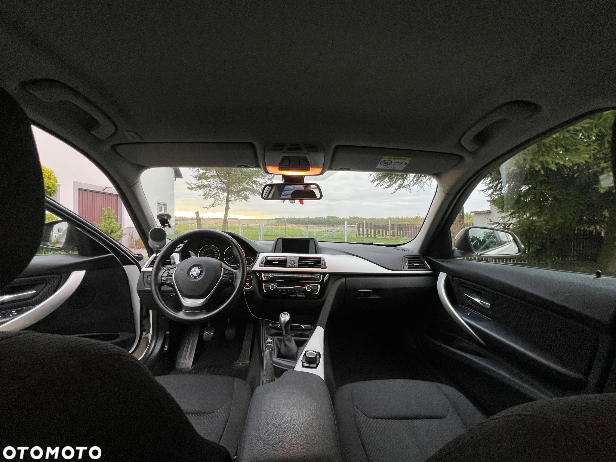 BMW Seria 3 318i - 12