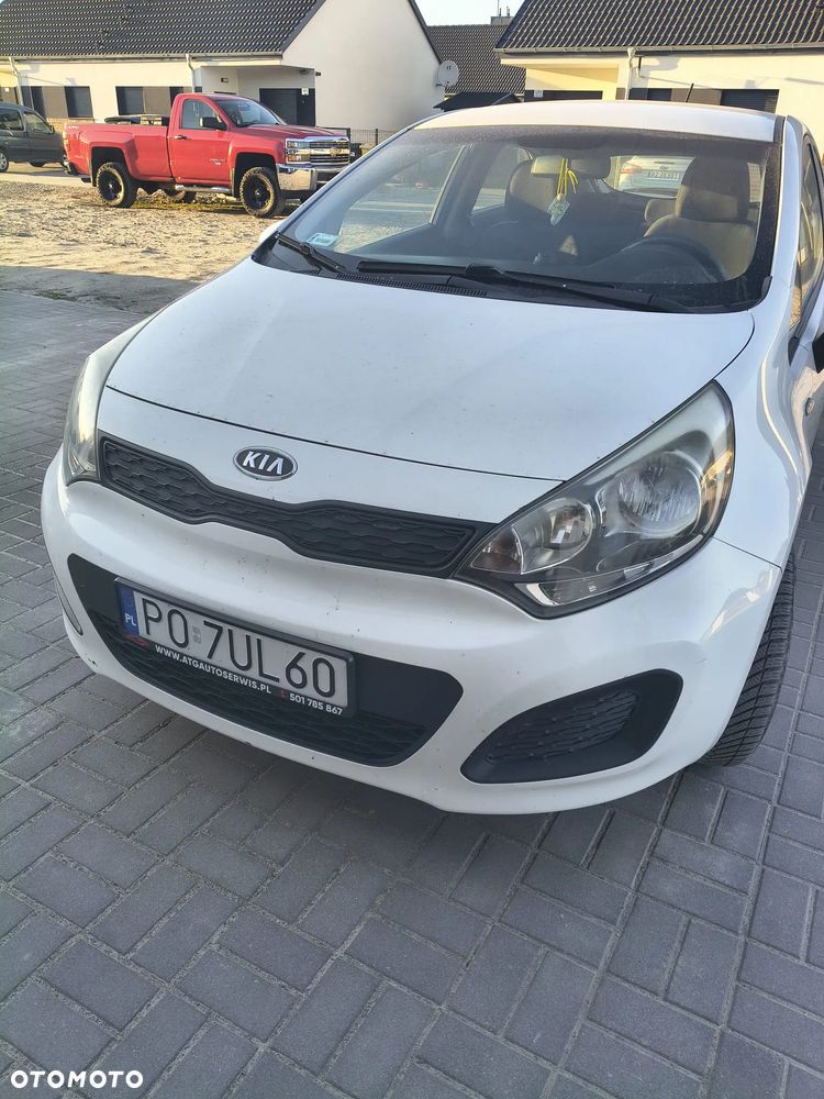 Kia Rio - 4
