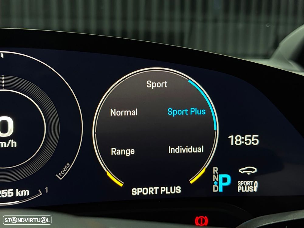 Porsche Taycan 4 - 22