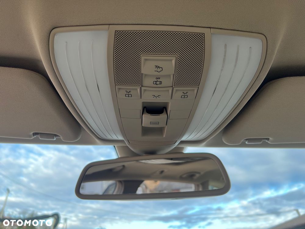 Mercedes-Benz Klasa E 250 CDI DPF BlueEFFICIENCY Automatik Elegance - 22