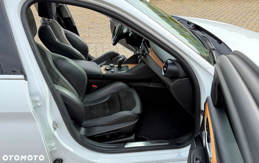 Alfa Romeo Giulia 2.0 Turbo 16V AT8 Veloce - 29