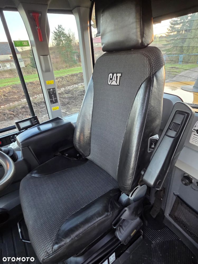 Caterpillar 926M - 24