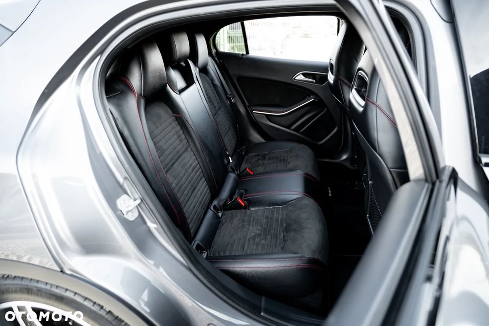 Mercedes-Benz GLA 250 4Matic 7G-DCT AMG Line - 24