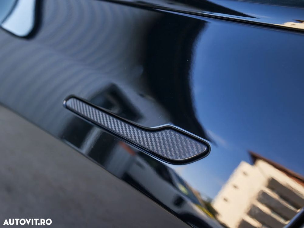Tesla Model Y - 15