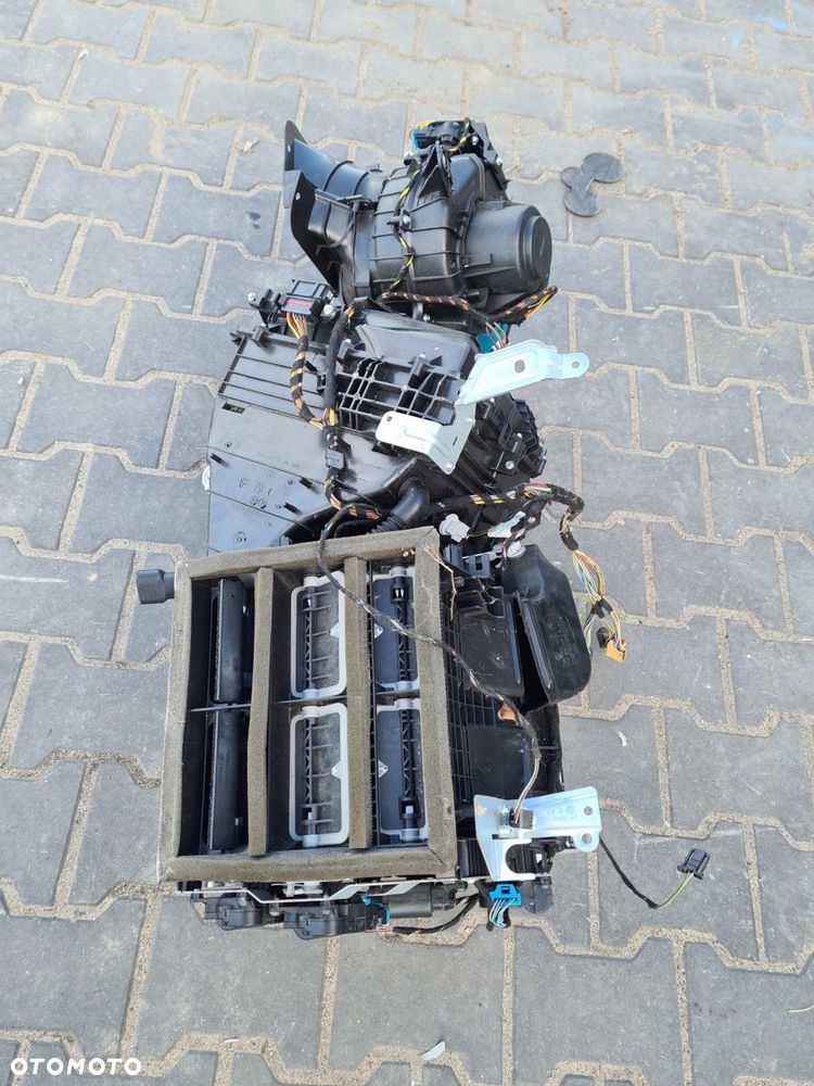 VW T5 LIFT MULTIVAN nagrzewnica dmuchawa przód 7E5820005L - 2